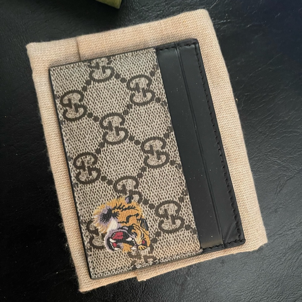 Gucci Tiger Print GG Supreme card case